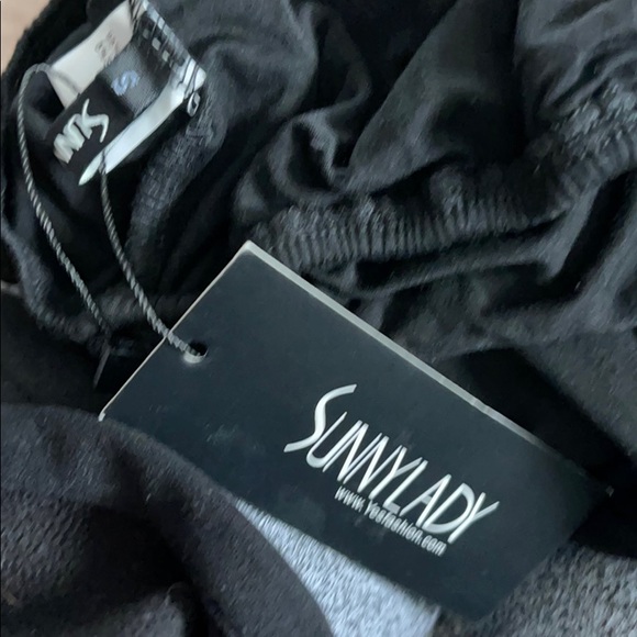 Black Razor-Back Bubble Hem Top - Picture 3 of 3